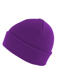 Gorro de punto morado con puño doblado, hecho de un tejido suave y texturizado. Presenta un diseño sin costuras para un ajuste adaptable.