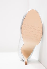 Tamaris Klassiska pumps - silver-coloured