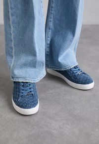 MICHAEL Michael Kors - KEATON LACE UP - Sneakers basse - union wash Immagine in miniatura 1