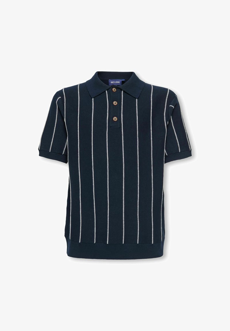 Polo à manches courtes bleu marine avec des rayures verticales blanches et trois boutons marron sur la patte de boutonnage.