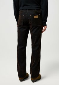 Wrangler WRANCHER - Bootcut piegriezuma džinsi - mole_flocked