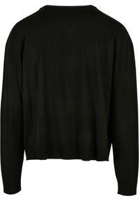 Czarny, dzianinowy sweter o luźnym kroju, okrągłym dekolcie i długich rękawach. Posiada ribbowane wykończenia u dołu i na mankietach, gładką teksturę bez wzorów.