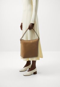 BOSS - ALYCE HOBO - Shopping bag - camel Pienoiskuva 1