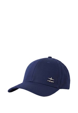 Gorra de béisbol azul marino con visera curva y pequeño emblema plateado en el panel frontal sobre un fondo blanco.