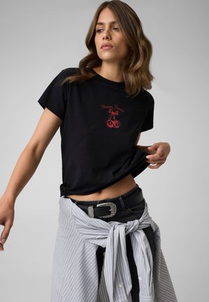 Guess Jeans, NORMALES KIRSCH-T-SHIRT - T-shirt imprimé - schwarz