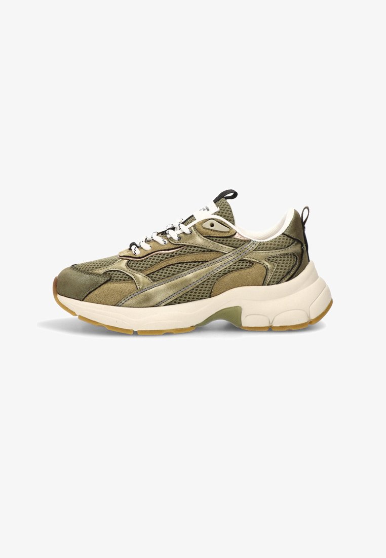 Zapatilla chunky con parte superior de malla y gamuza en verde olivo, cordones blancos y mediasuela en tono crema. Presenta una suela exterior de goma texturizada.