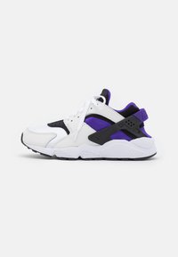 Reparación posible por no mencionar Manual Nike Sportswear AIR HUARACHE - Baskets basses - white/black/electro  purple/blanc - ZALANDO.FR