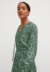 comma MIT ALLOVER-PRINT - Freizeitkleid - schwarz