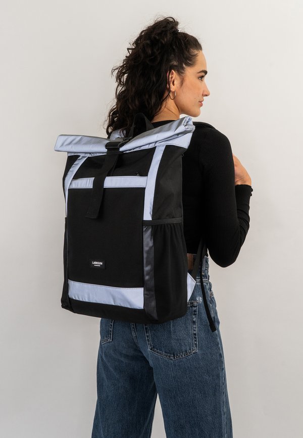 NO 2 REFLECTIVE ROLLTOP - Tagesrucksack - schwarz reflektierend