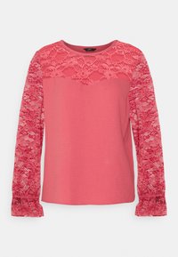 Top de manga longa em coral com um yoke e mangas em rendas. Tecido suave com detalhes em renda texturizada e punhos franzidos. Decote arredondado.