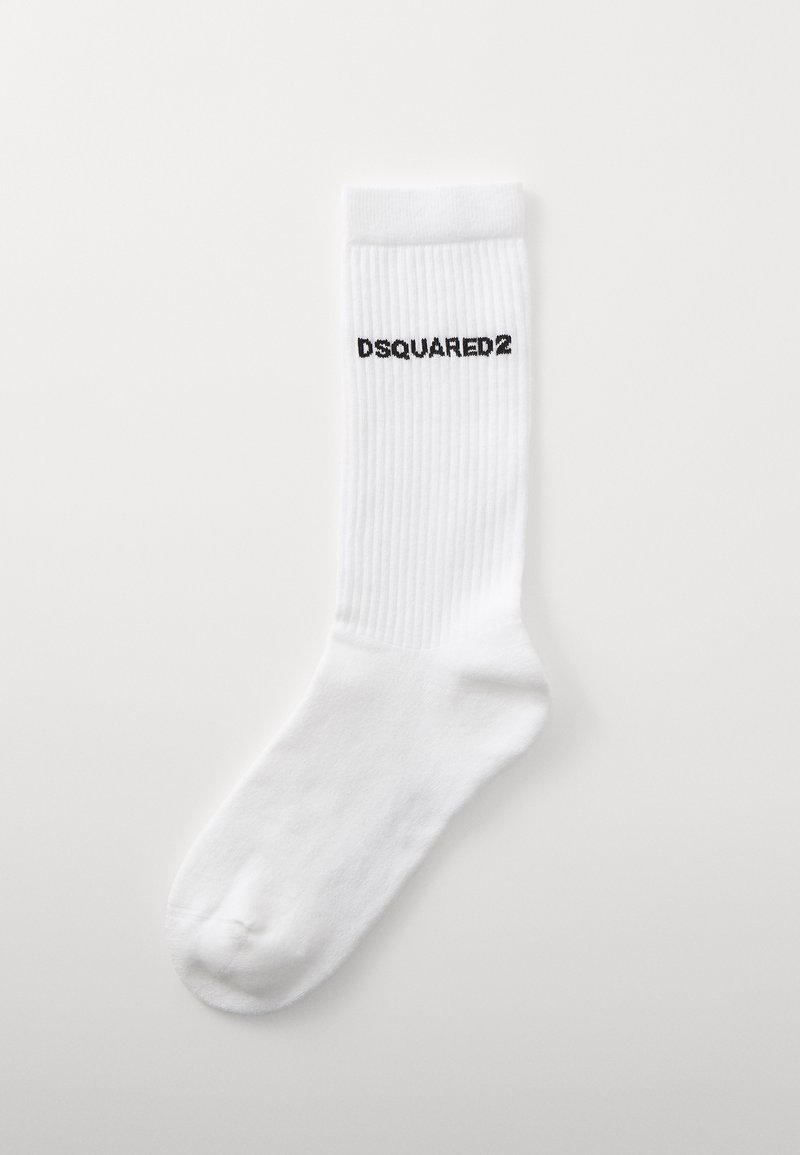 Λευκές βαμβακερές κάλτσες με ραβδωτή υφή, με το λογότυπο "DSQUARED2" σε μαύρο χρώμα στην εξωτερική πλευρά. Στάνταρ μήκος crew.