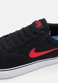 Nike SB CHRON 2 UNISEX - Trainers - black/university red/white