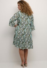 Kaffe Curve KCAMI - Vestido informal - blue green abstract flower