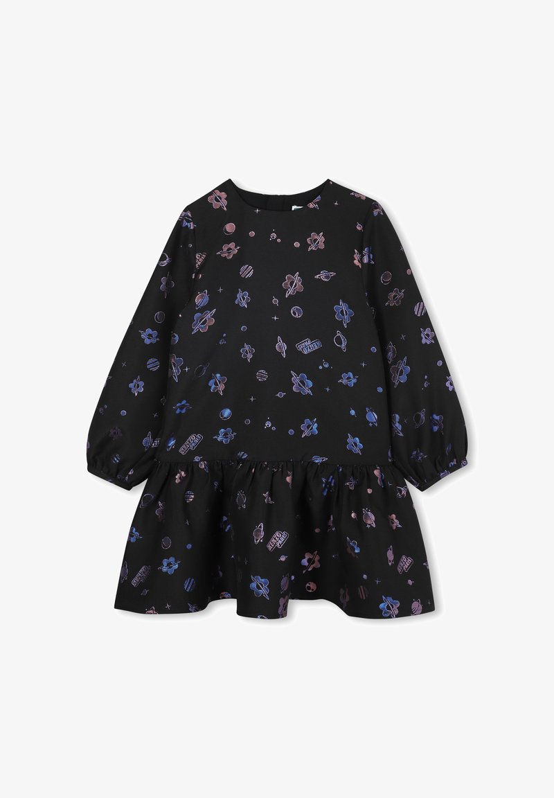 Robe noire à manches longues et jupe froncée. Présente des motifs colorés et fantaisistes de planètes et de fleurs dans des nuances de violet et de rose.