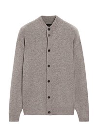 Szary wełniany kardigan z szalowym kołnierzem, sześcioma czarnymi guzikami, prążkowanymi mankietami i dołem. Miękka faktura, luźny krój i brak dodatkowych wzorów.
