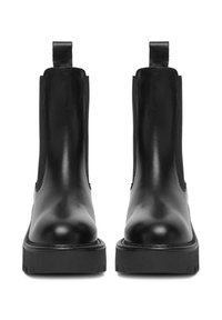 Czarne skórzane botki Chelsea z elastycznymi panelami bocznymi, pętelką z tyłu oraz wytrzymałą gumową podeszwą zapewniającą przyczepność i trwałość.