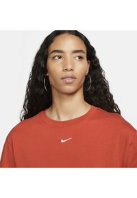 Nike Sportswear TEE  - T-shirt básica - mantra orange white