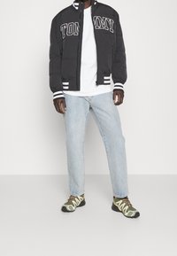 Tommy Jeans Zimní bunda - black