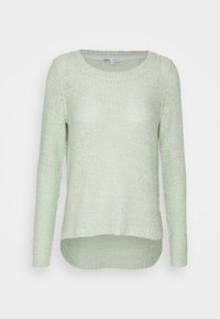 Maglione verde chiaro lavorato a maglia con scollatura a girocollo, maniche lunghe e orlo posteriore più lungo, caratterizzato da un tessuto testurizzato e una vestibilità comoda.