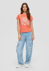 QS MIT FRONT - Printtipaita - orange