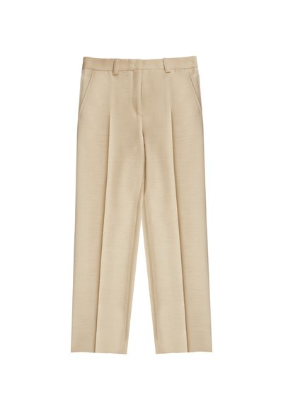 Beige op maat gemaakte broek van gestructureerde stof met voorplooien, riemlussen en twee zijzakken. Schone, rechte pijpdesign.