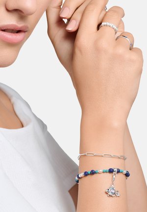THOMAS SABO, CHARM-ANHÄNGER FISCH MIT BLAUEN STEINEN - Anhänger - dunkelblau hellblau silberfarben türkis weiß