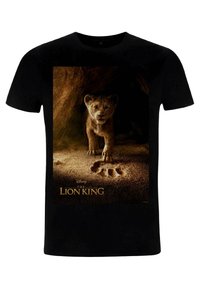Czarny bawełniany t-shirt z grafiką małego lwa na piaskowym tle z odciskami łap, z napisem "Disney Król Lew."