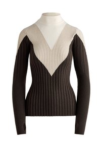 Riflový rolákový sveter v béžovej, krémovej a tmavo hnedej farbe. Má V-tvarný farebný blok a priliehavý strih.