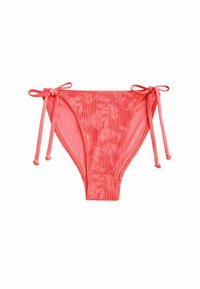 Korallfärgad bikiniunderdel med spetsmönster, justerbara snörsidor och slät textur. Har blommönsterdetaljer över tyget.