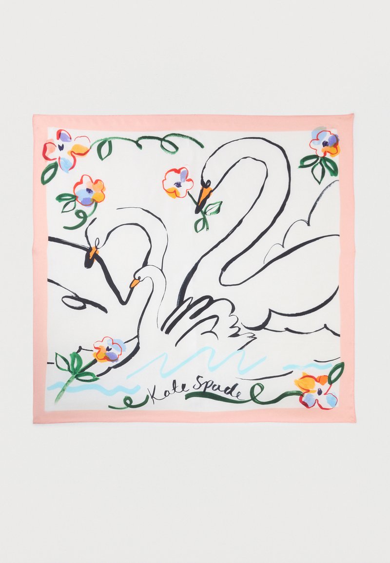 Μεταξωτό μαντήλι με ροζ περίγραμμα, που απεικονίζει τρεις κύκνους με μαύρο περίγραμμα ανάμεσα σε πολύχρωμα λουλούδια και πράσινα κλήματα, με την επιγραφή «Kate Spade» στο κάτω μέρος.