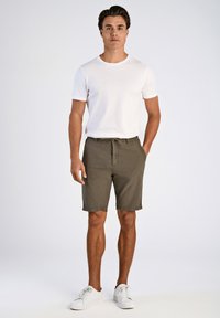 Lindbergh Shorts - army
