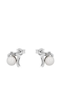 Pärlörhängen med silvermetallisk infattning, som har en rund vit pärla och små klara ädelstenar. Böjd design med polerade detaljer.