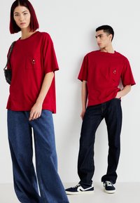 GAP TEE UNISEX - Trükipildiga T-särk - sled