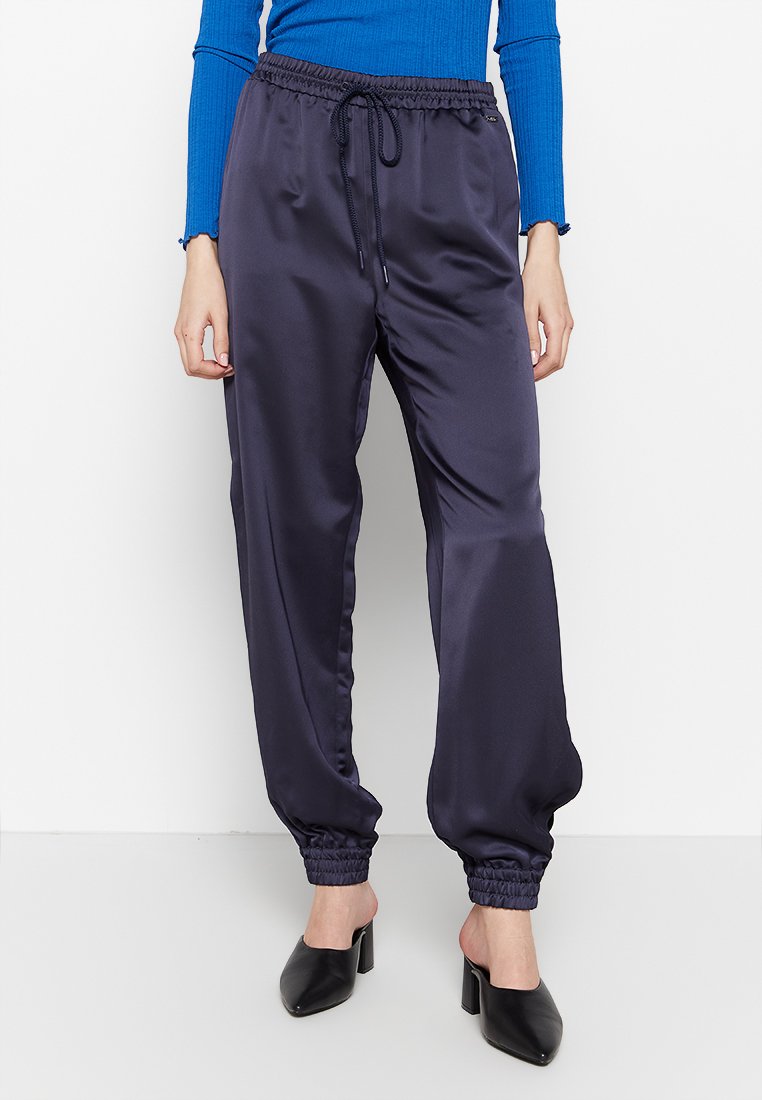 Armani Exchange Trainingsbroek donkerblauw Armani Exchange Trainingsbroek donkerblauw