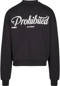 Czarna bluza z krótkim krojem. Na plecach nadrukowany biały napis "Zabronione" oraz "10119 BERLIN". Posiada ściągacze na mankietach i u dołu.