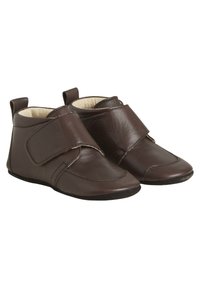 Braune Leder-Babieschuhe mit weicher Innenausstattung, ausgestattet mit einem Klettverschluss, runder Spitze und minimalen Nähdetails.