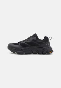 - Sneakersy niskie