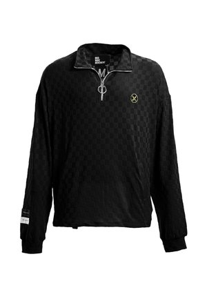Jersey negro de manga larga con patrón de cuadros, cremallera media con tirador de anilla, pequeño logo en el pecho y etiqueta en el puño izquierdo.