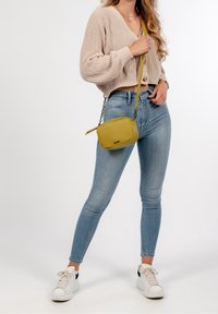 SURI FREY Borsa a tracolla - olive