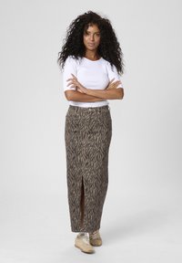 Kaffe LEONDRA  - Dolgo krilo - feather gray   black animal