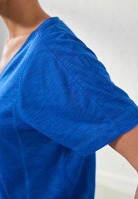 Next - SHORT SLEEVE V-NECK - T-Shirt basic - blue Thumbnail-Bild 1