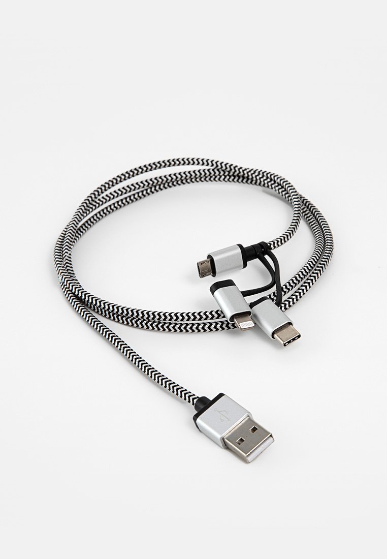 Vlecht laadkabel met USB-, Micro USB-, Lightning- en USB-C-connectoren. Zwart-witte zigzagpatroon, zilveren metalen accenten.