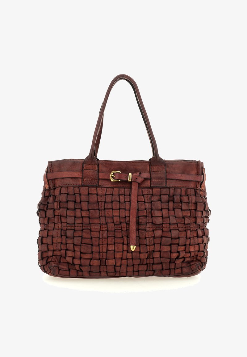 Borsa tote in pelle intrecciata di colore marrone scuro, con manici robusti, dettaglio con fibbia e superficie testurizzata. Dettagli in metallo dorato.