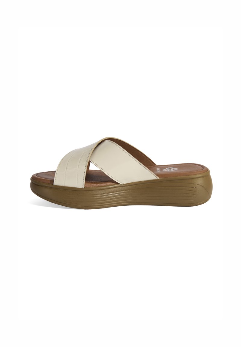 Beige slide sandaal met een gemêleerd cross-band ontwerp, een bruine voetbed en een iets verhoogde, geribbelde, beige zool voor extra comfort.