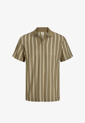 Lühikeste varrukatega shirt heleshalli ja kreemika vertikaalse triibumustriga, millel on V-kaelus ja kootud krae, valmistatud pehmest kangast.