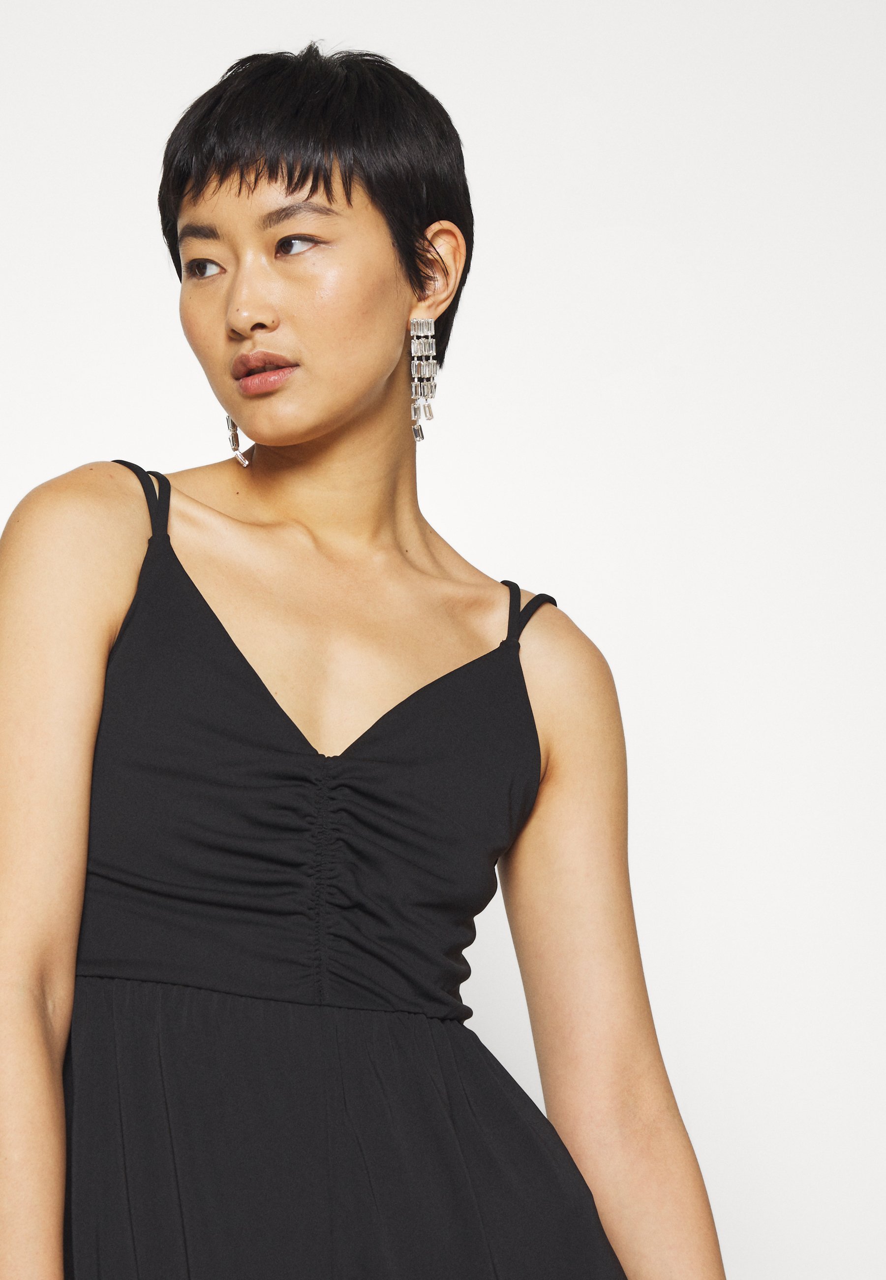 Banana Republic STRAPPY MATTE Maxikjole black Zalando.no Banana Republic DOUBLE V COLUMN - Jerseykjole - black