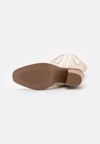 Even&Odd Wide Fit Botas camperas - off-white