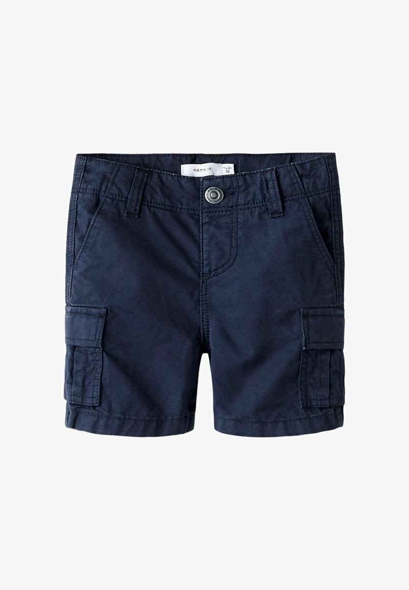Shorts cargo pour enfants bleu marine avec bouton devant, passants de ceinture, poches latérales et poches à rabat sur chaque cuisse.