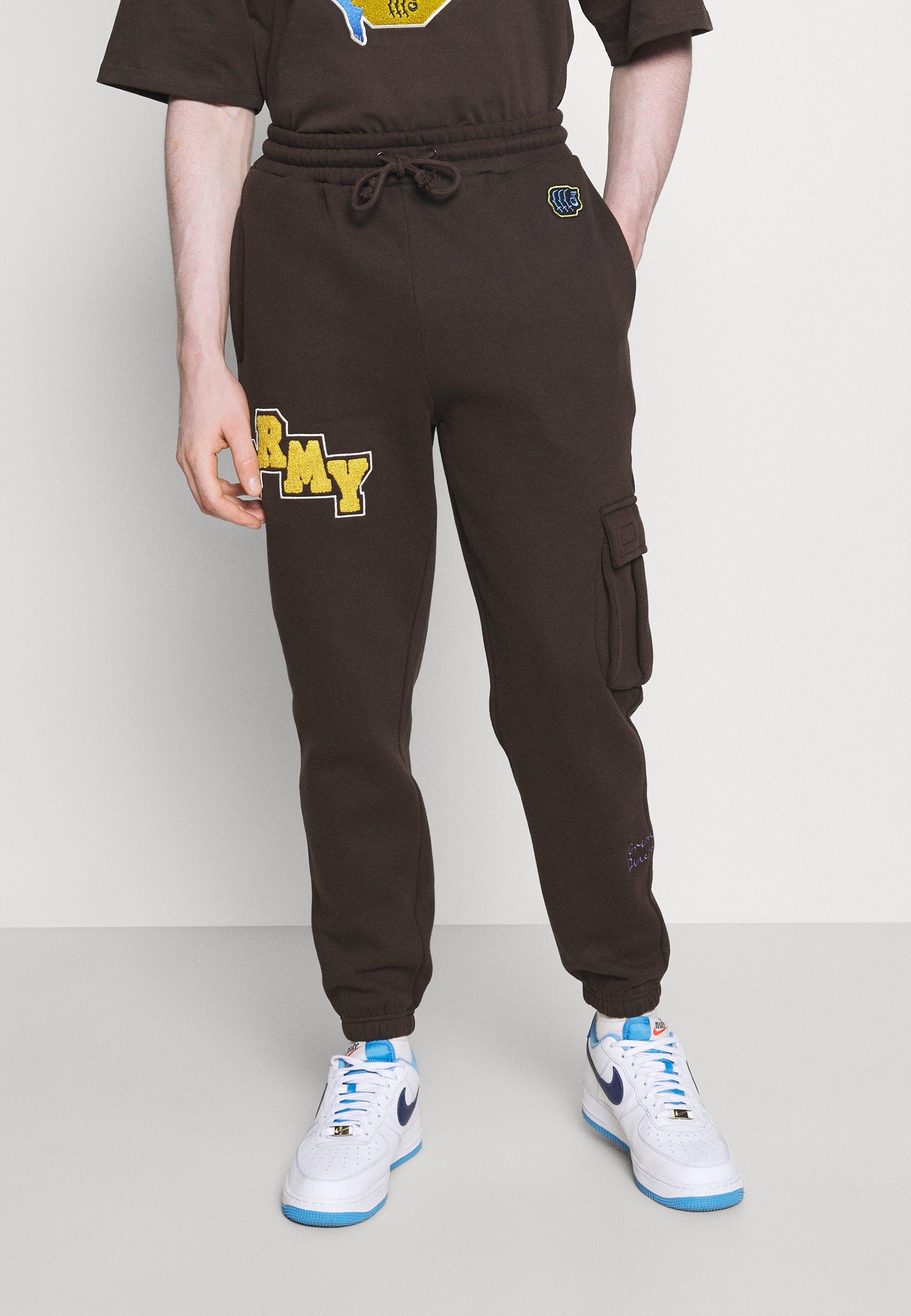 Grimey Day Dreamer Sweatpants GRTS220-BBLK I Pantalones Hombre en 4Elementos