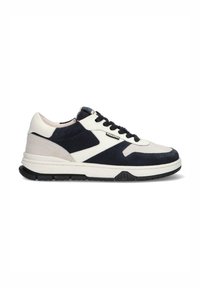 Sneaker mit einem Obermaterial aus navy-blauem Veloursleder und weißem Leder, Schnürung auf der Vorderseite, gepolstertem Kragen und einer schwarzen Gummisohle mit strukturierten Details.